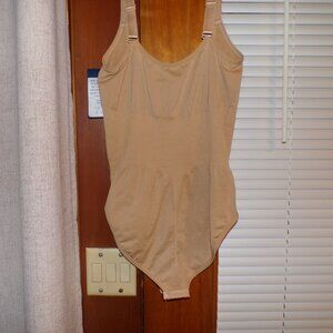 Woman's shape romper
